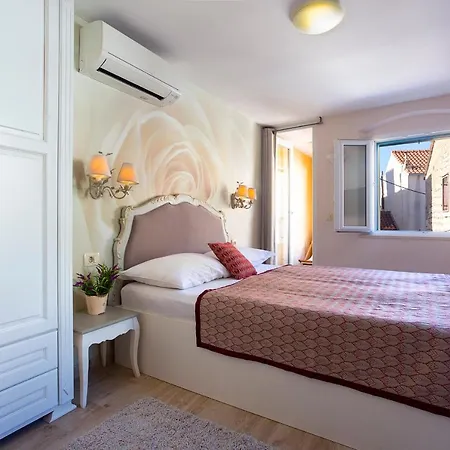 Kalalarga In The Center Of The Town With Free Parking Makarska